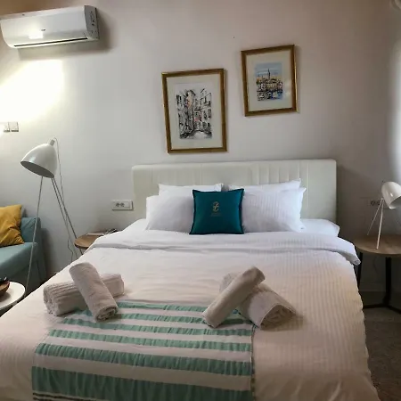 Apartment First Row To The Sea *